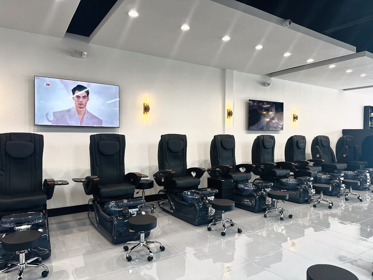 Inside Nini Nail Bar Carrollton