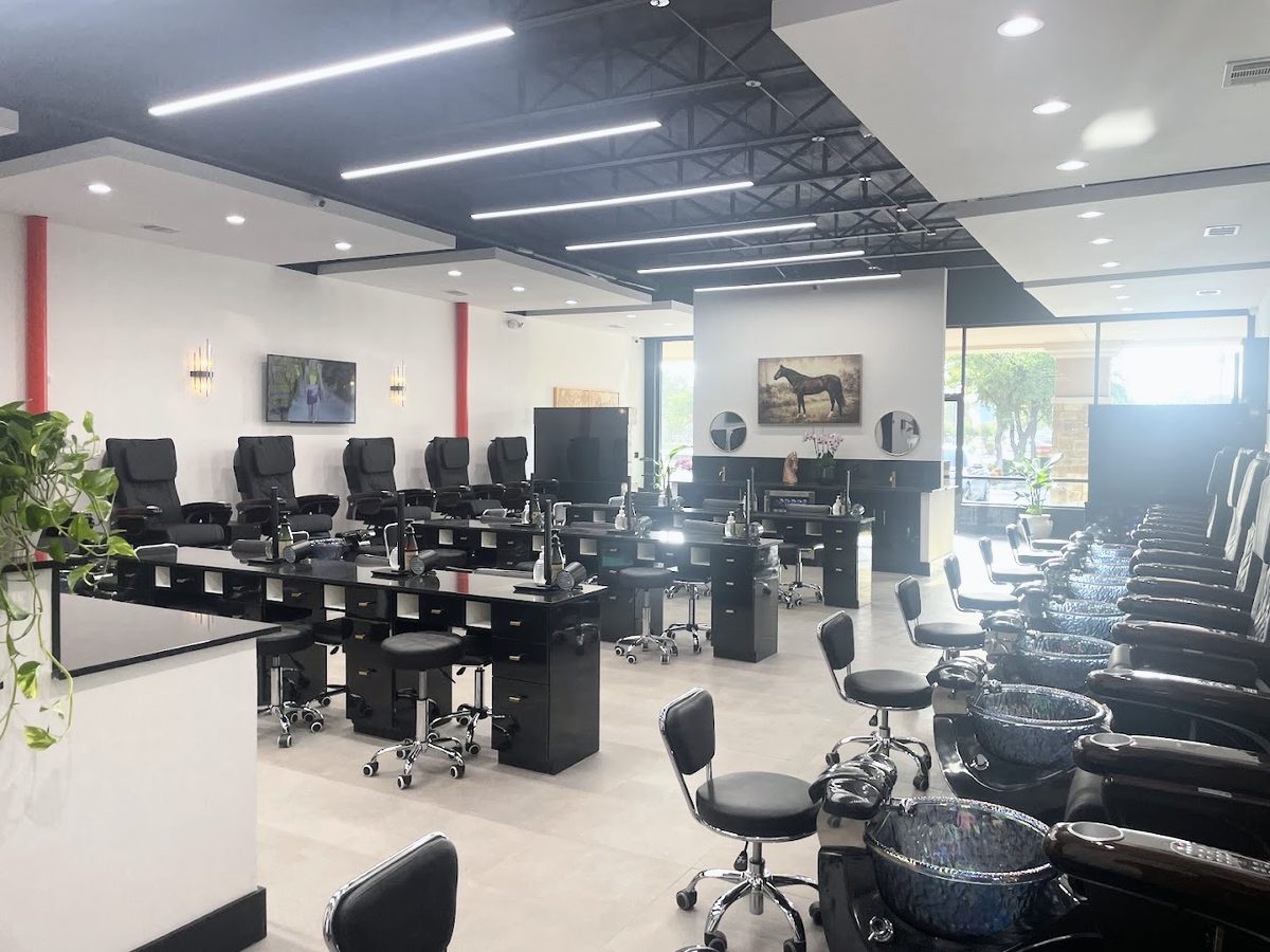 Inside Nini Nail Bar Farmers Branch